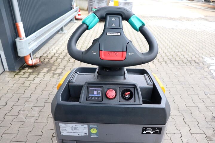 Schlepper Jungheinrich EZS 130