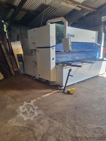 Hydraulic guillotine shear MVD B13/3100