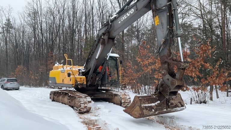 Kettenbagger Volvo EC250DNL with 3 excavator buckets