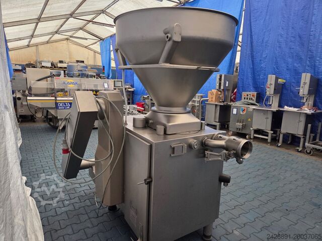 Vacuum stuffer with loading Handtmann VF 628