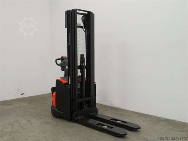 Stacker Toyota SWE140L