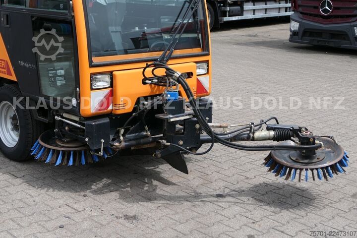 Customized van Bucher Citycat 2000 Kehrmaschine