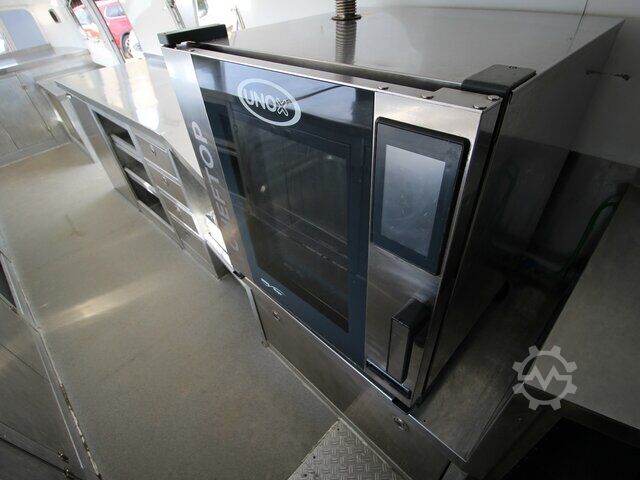 Van Airstream Land Yacht Sovereign Catering + Foodtrailer