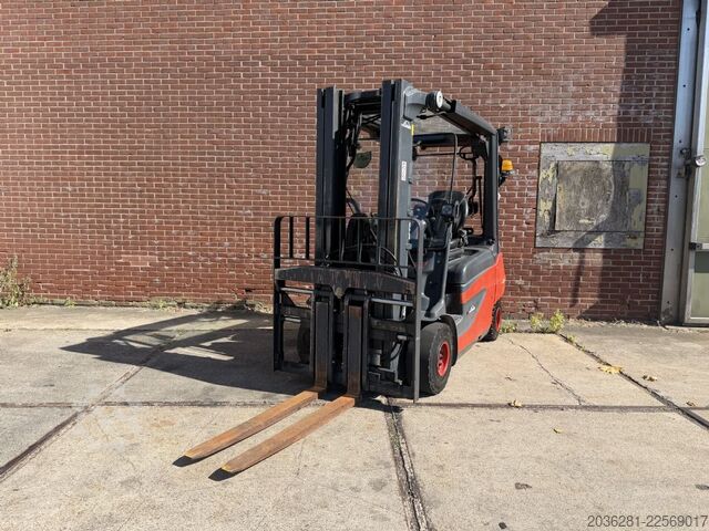 Elektro 4 Rad-Stapler Linde E30R-01