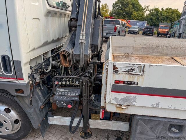 Pick-up van FUSO Canter Pritsche + Kran