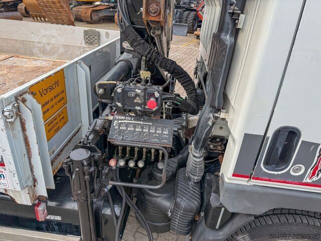 Pick-up van FUSO Canter Pritsche + Kran