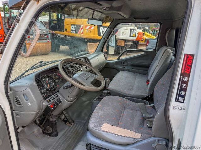 Pick-up van FUSO Canter Pritsche + Kran