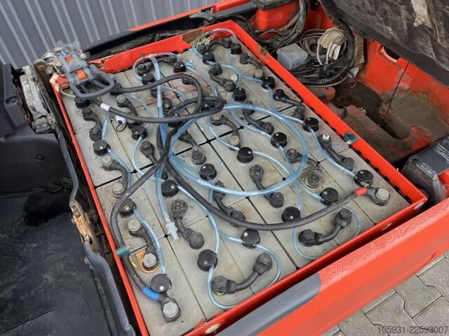 Electric 3-wheel forklift Linde E16-02