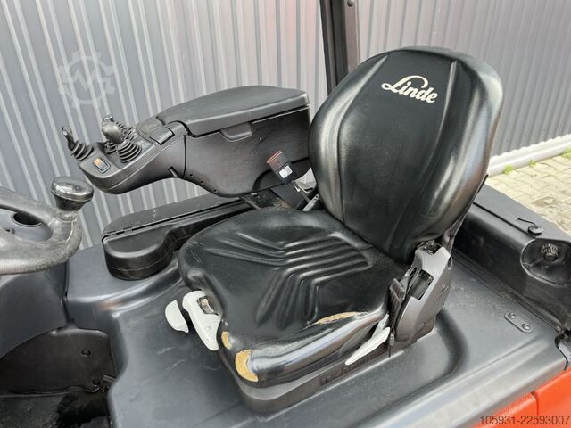 Electric 3-wheel forklift Linde E16-02