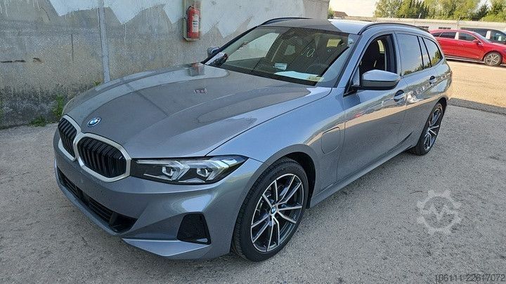 Kleinbus BMW 330 e Touring AHK Abstand Tempomat Keyless