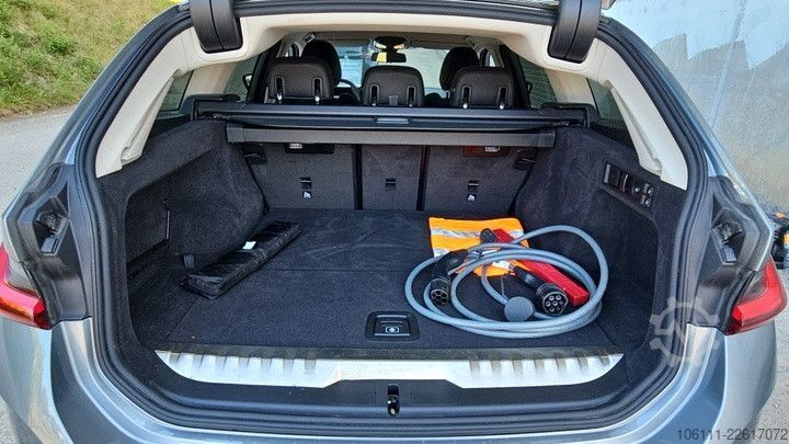 Kleinbus BMW 330 e Touring AHK Abstand Tempomat Keyless