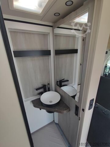 Teilintegriertes Wohnmobil BÜRSTNER Signature SFT 7.1