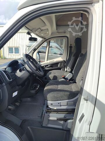 Teilintegriertes Wohnmobil BÜRSTNER Signature SFT 7.1