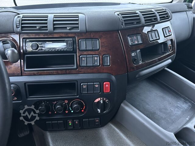 Standard tractor DAF CF 330 FT Sleeper Cab / 618 dkm / NL Truck