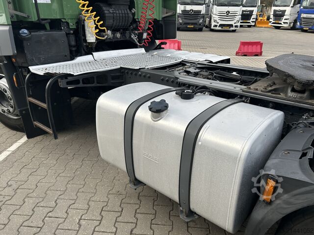 Standard tractor DAF CF 330 FT Sleeper Cab / 645 dkm / NL Truck