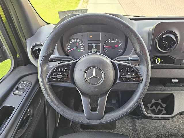 High-roof van MERCEDES-BENZ SPRINTER 315 L2H2 Automaat Mbux!