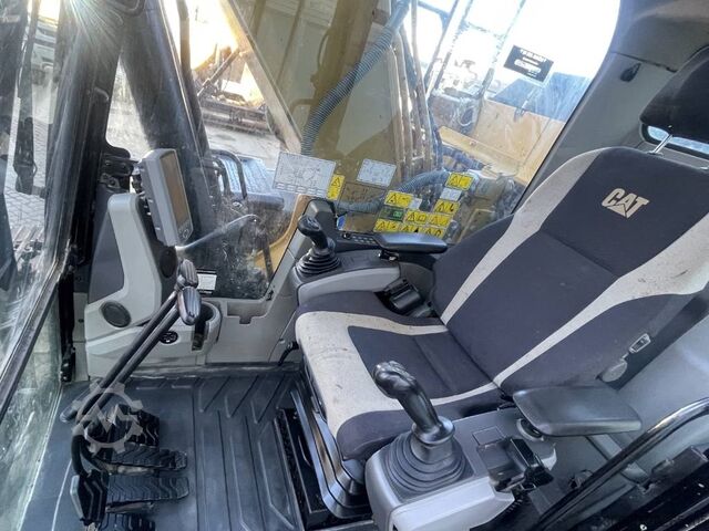 Crawler excavator CAT 320 EL   2012