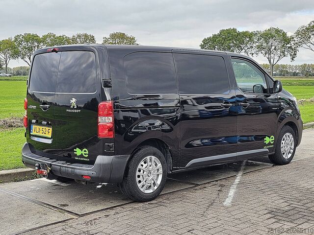 High-roof van PEUGEOT E-EXPERT L2 50kWh Trekhaak!