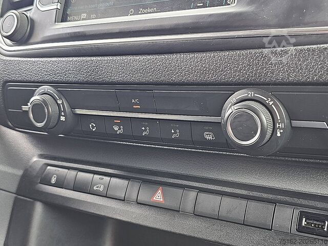 High-roof van PEUGEOT E-EXPERT L2 50kWh Trekhaak!