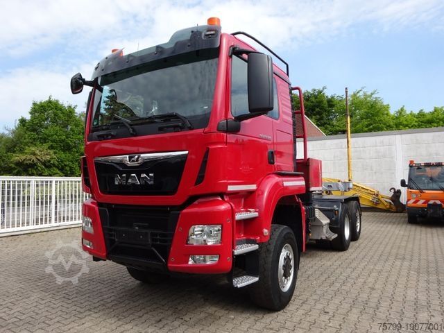 Standard tractor unit MAN 28.500 TGS mit Lift+Lenkachse Allrad