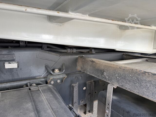 Dreiseitenkipper LKW Iveco EuroCargo 180-320 Kipper mit Kran Palfinger 12.501