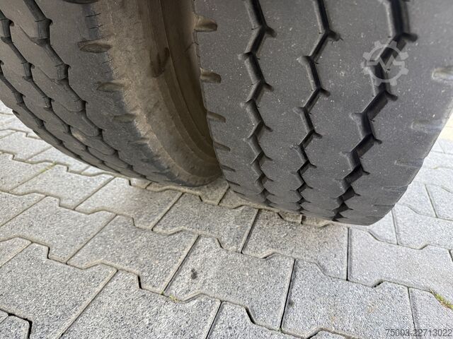 Dreiseitenkipper LKW Iveco EuroCargo 180-320 Kipper mit Kran Palfinger 12.501