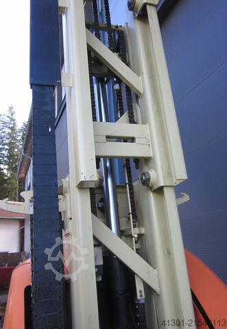 Senkrechtmastbühne mit Ausleger JLG T10E Toucan