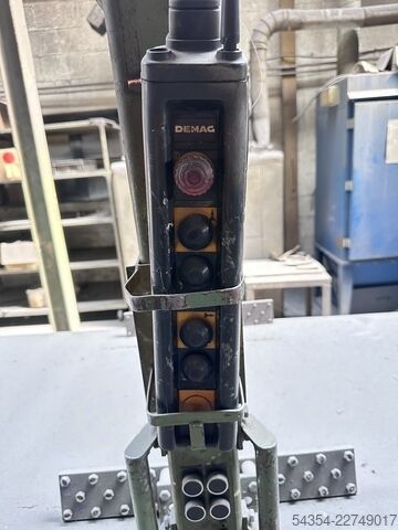 Cap 1.25 Ton DEMAG Overhead Manipulator Grab