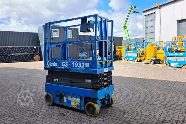Scherenhebebühne Genie GS1932 Electric, Working Height 7.8 m, 227kg Capac
