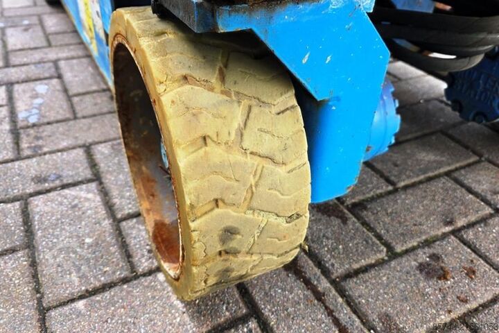 Scherenhebebühne Genie GS1932 Electric, Working Height 7.8 m, 227kg Capac