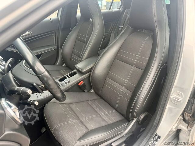 Van MERCEDES-BENZ A 180 Urban Pano/Auto/Navi/PDC