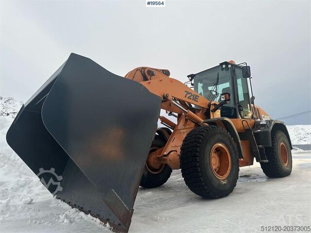 Wheel loader CASE 721E wheel loader w/ bucket. New scale and 2 sets