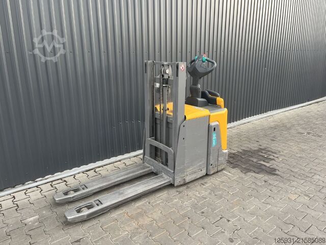 Fahrerstandstapler Jungheinrich ERD220