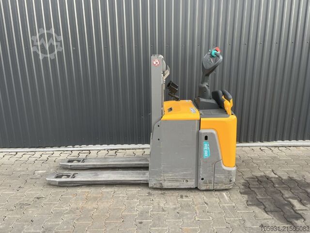 Fahrerstandstapler Jungheinrich ERD220
