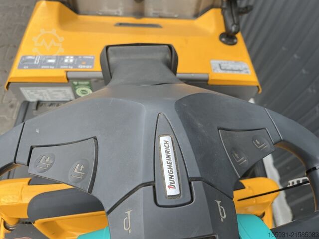 Fahrerstandstapler Jungheinrich ERD220