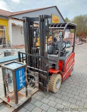 Geländestapler Manitou ME 425 C 2,5 t Elektro