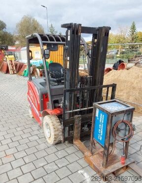 Geländestapler Manitou ME 425 C 2,5 t Elektro