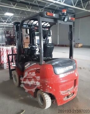 GelÀndestapler Manitou ME 425 C 2,5 t Elektro
