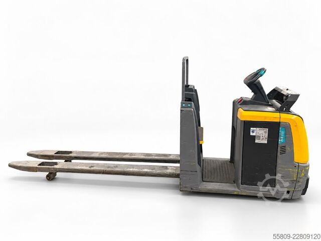 Niederhubwagen Jungheinrich ECE 225 // Horizontal-Kommissionierer // Initialhu