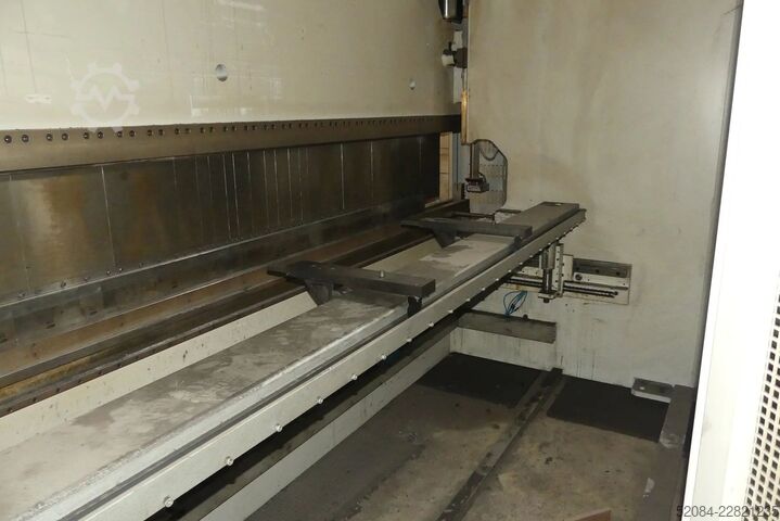 EHT press brake with accessories EHT MultiPress 175-40
