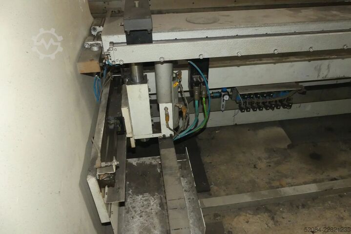 EHT press brake with accessories EHT MultiPress 175-40