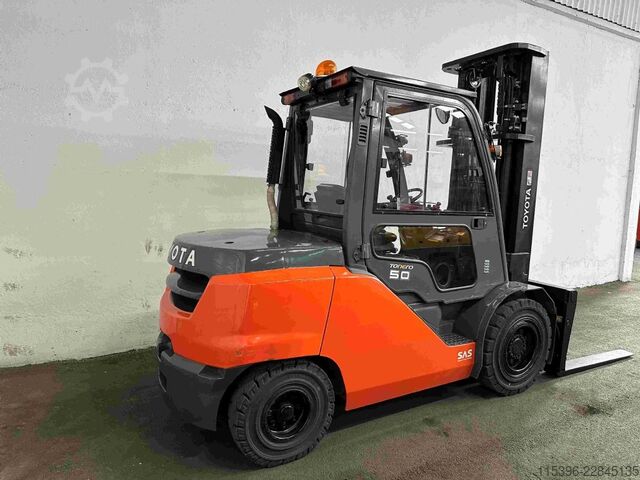 Diesel Forklift Toyota 40-8FD50N - TRIPLEX 5,5 m