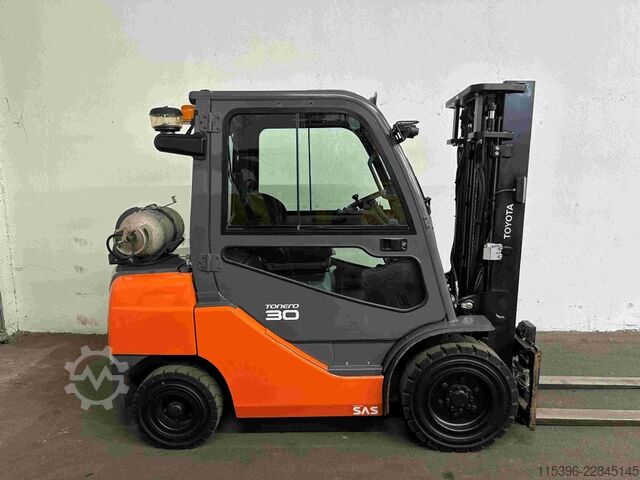 LPG Forklifts Toyota 02-8FGF30