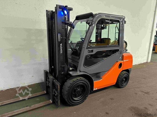 LPG Forklifts Toyota 02-8FGF30