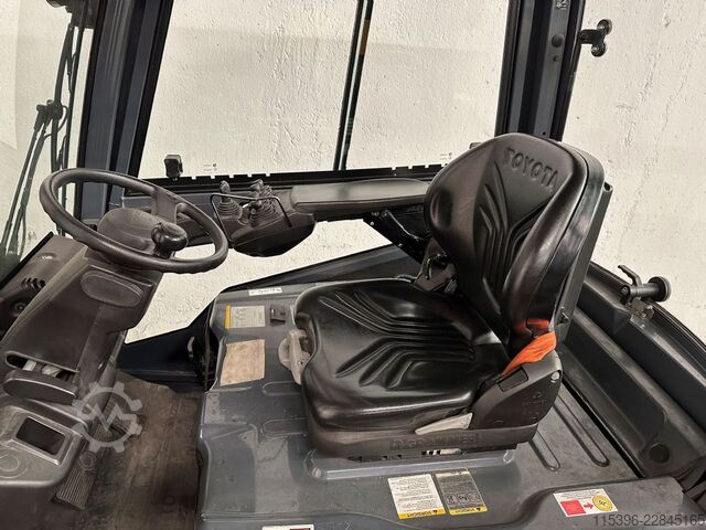 Electric 4-wheel forklift Toyota 8FBM16T - FREIHUB-MAST !!!