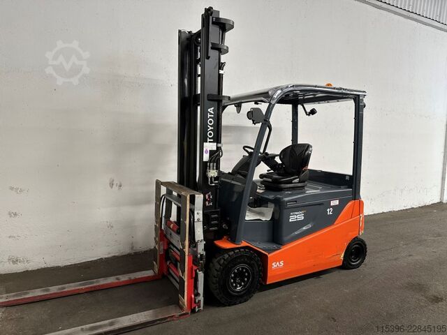 Electric 4-wheel forklift Toyota 8FBMT25