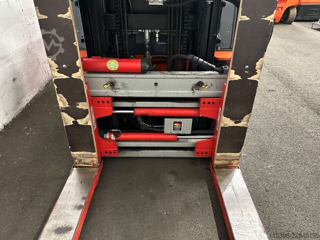 Electric 4-wheel forklift Toyota 8FBMT25
