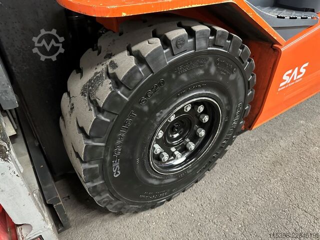 Electric 4-wheel forklift Toyota 8FBMT25