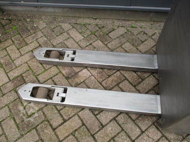 Pallet truck BT LPE200i