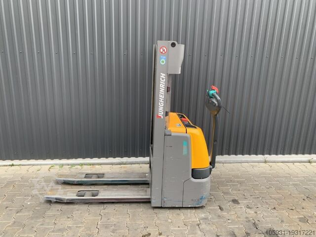 High Lift stacker Jungheinrich EJC112